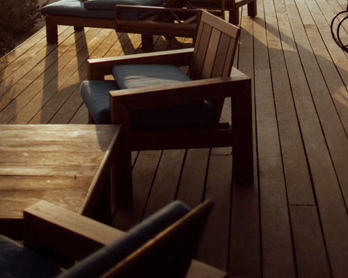 What Are the Steps Involved in Transitioning from a Summer to a Fall-Ready Deck?