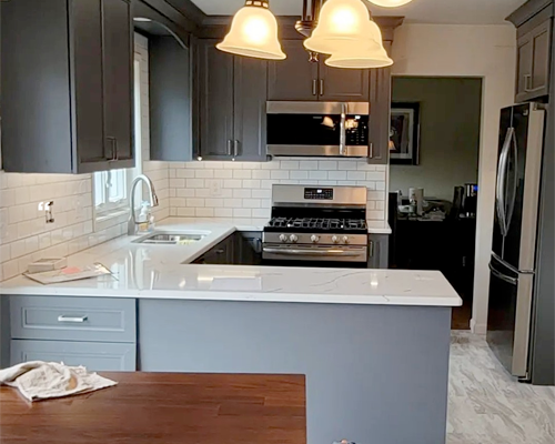 Unleashing a Symphony of Style with Two-Tone Kitchen Cabinets